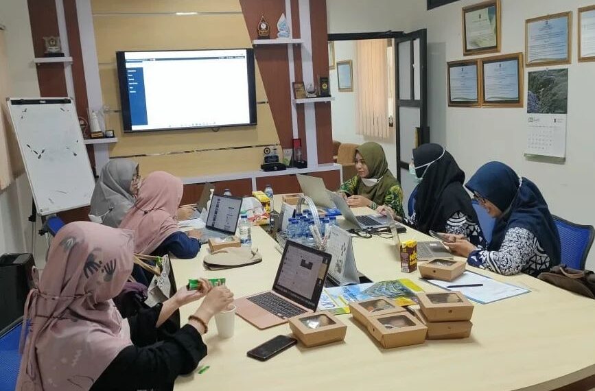 Borneo Journal of Pharmascientech Jurnal Universitas Borneo Lestari Sharing dan diskusi dengan pengelola Jurnal Ilmiah Farmasi Universitas Islam Indonesia dalam rangka menuju akreditasi jurnal